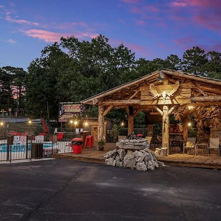 Stonegate Lodge 2 Queen Beds Fast Wifi 50" Tv Salt Water Pool Room #207 Eureka Springs Exterior photo