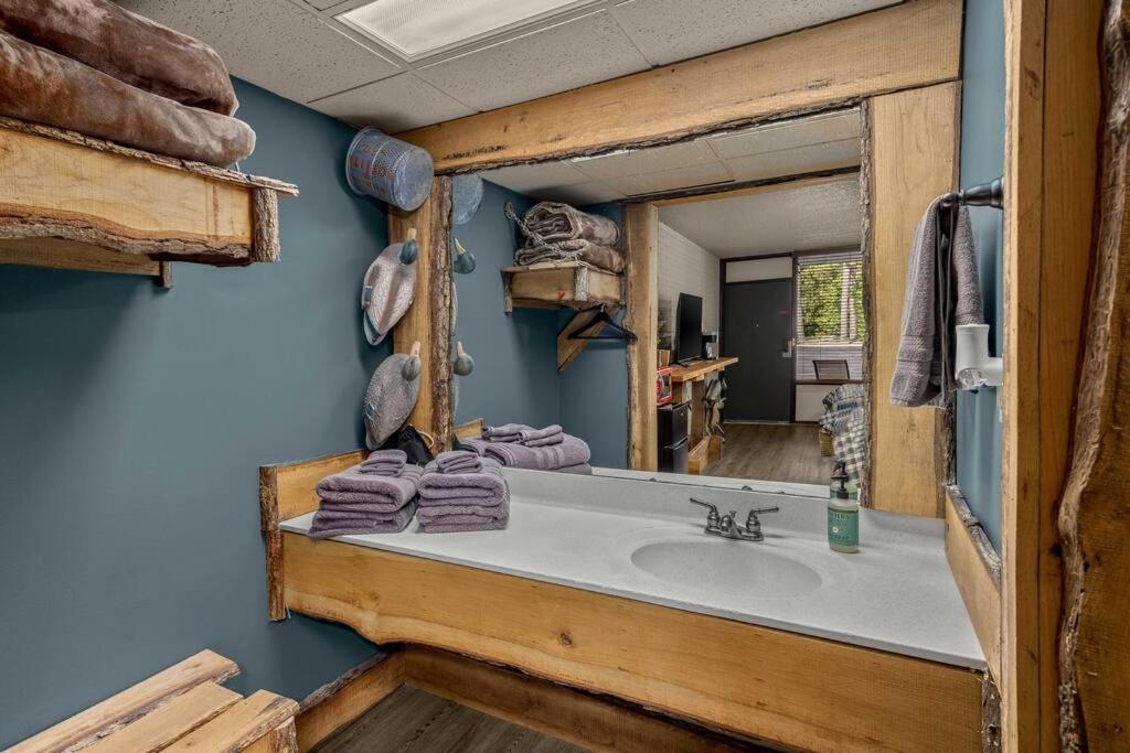 Stonegate Lodge 2 Queen Beds Fast Wifi 50" Tv Salt Water Pool Room #207 Eureka Springs Exterior photo