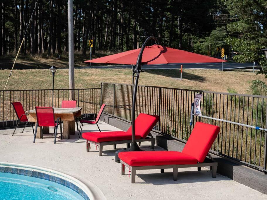 Stonegate Lodge 2 Queen Beds Fast Wifi 50" Tv Salt Water Pool Room #207 Eureka Springs Exterior photo